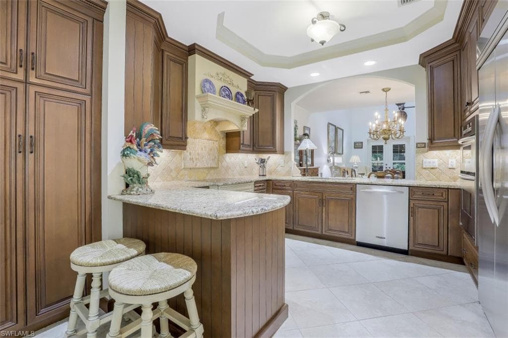 581 GULF PARK DR F-2 NAPLES, FL 34108