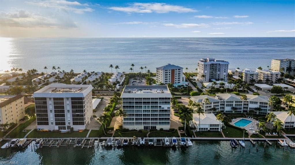 2750 Gulf Shore BLVD N 602 NAPLES, FL 34103