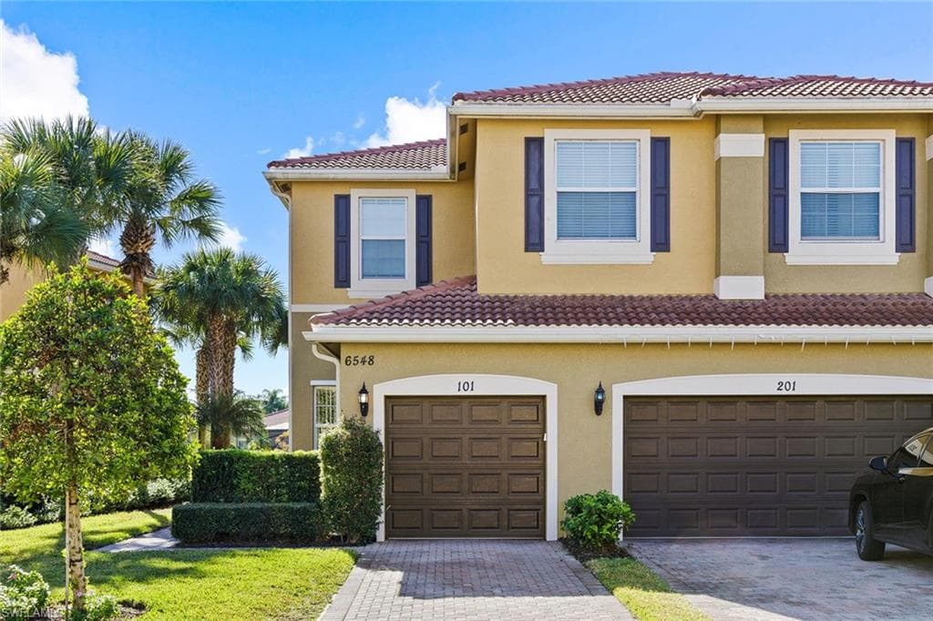 6548 Monterey PT 101 NAPLES, FL 34105