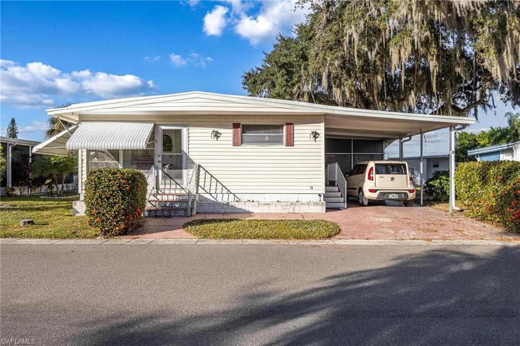 11 Basil ST ALVA, FL 33920