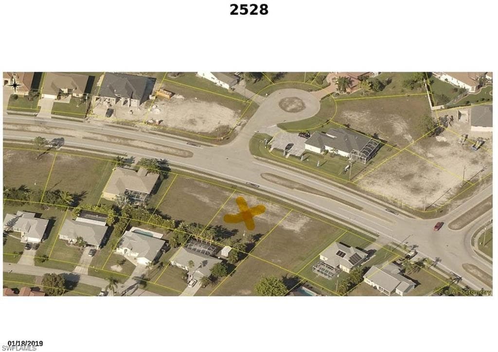 2528 Gleason PKY CAPE CORAL, FL 33914