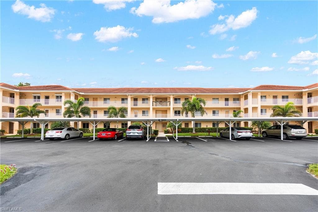 1051 Eastham WAY B-302 NAPLES, FL 34104