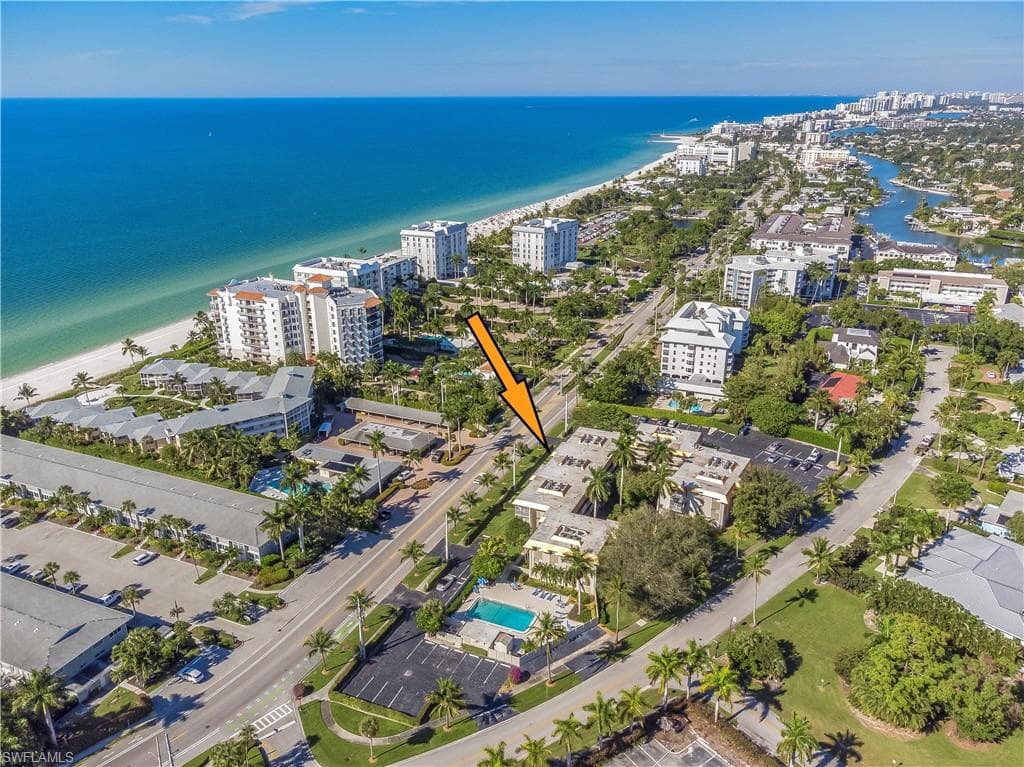 1100 Gulf Shore BLVD N 305 NAPLES, FL 34102