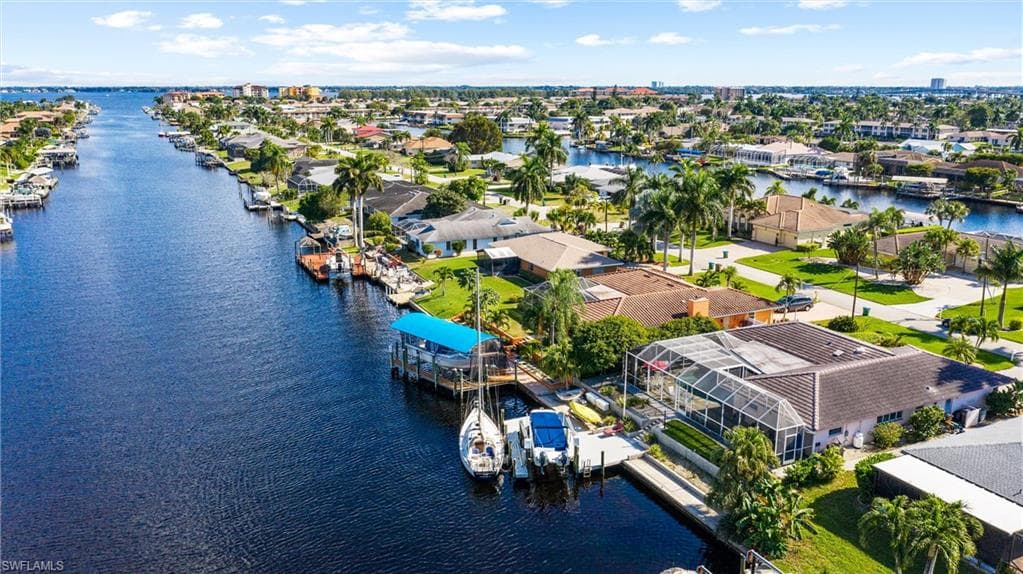 1617 SE 40th TER CAPE CORAL, FL 33904