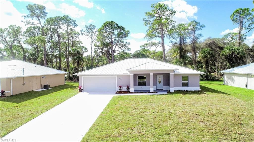 1068 Arrow CIR LABELLE, FL 33935