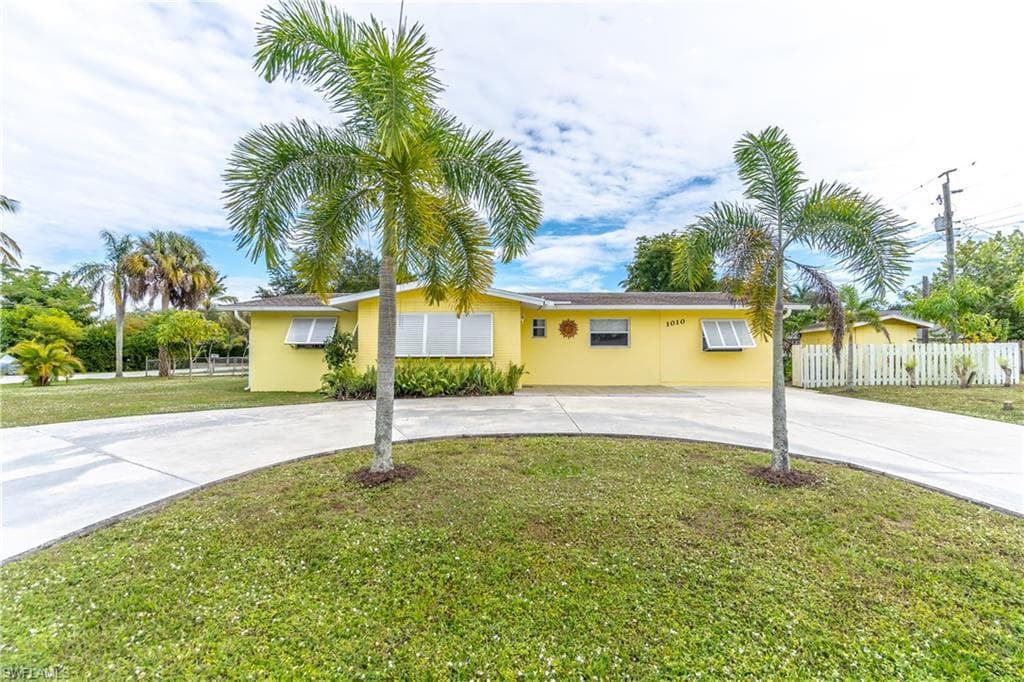 1010 29th AVE N NAPLES, FL 34103