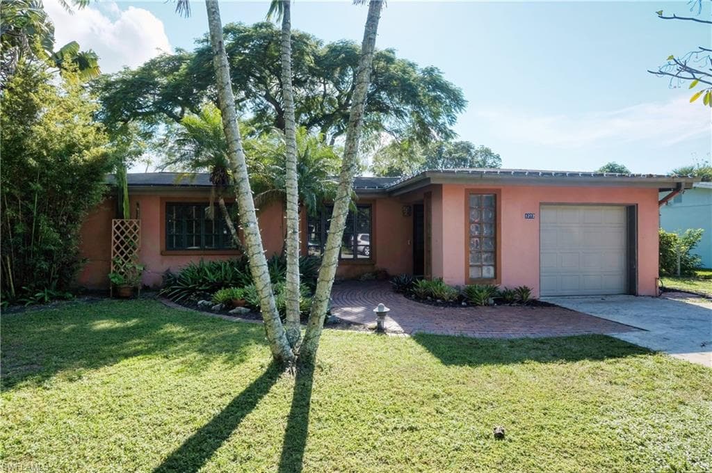 1272 Vesper DR FORT MYERS, FL 33901
