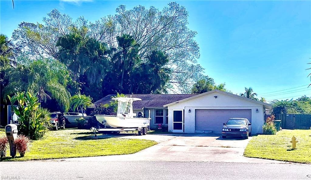 4866 Tahiti LN NAPLES, FL 34112