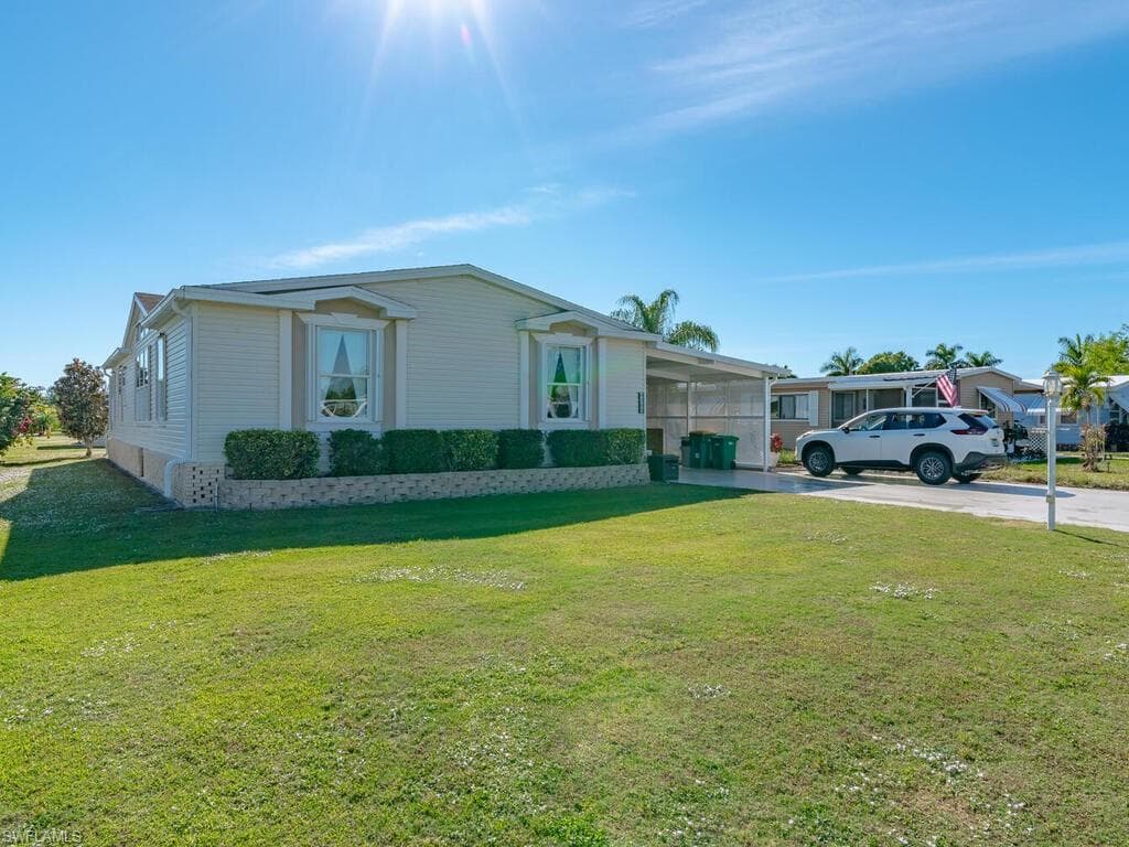 260 Sugarloaf LN 165 NAPLES, FL 34114