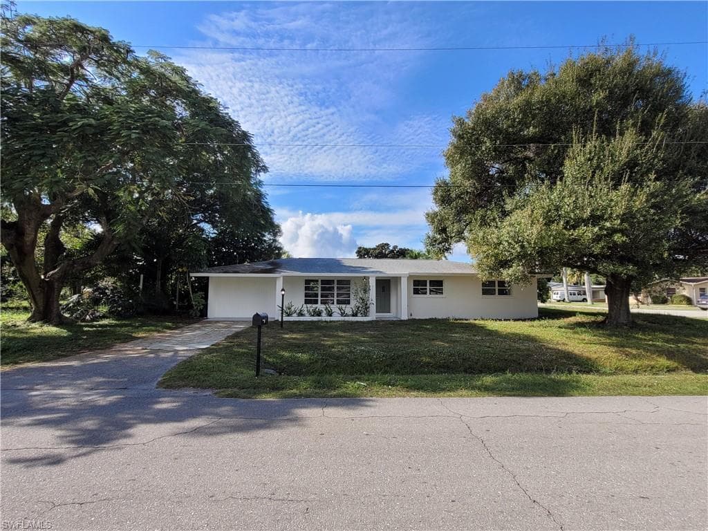 2039 Maravilla CIR FORT MYERS, FL 33901