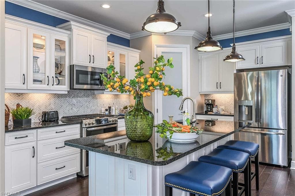 2416 Ariane DR NAPLES, FL 34112