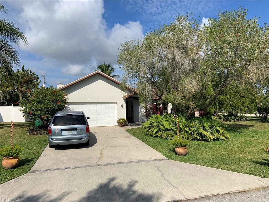 627 SE 31st LN CAPE CORAL, FL 33904