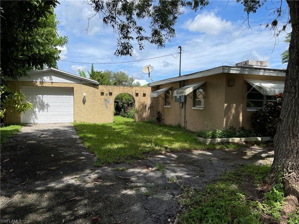 409 E Penn RD LEHIGH ACRES, FL 33936