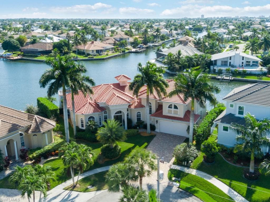 216 Edgewater CT MARCO ISLAND, FL 34145