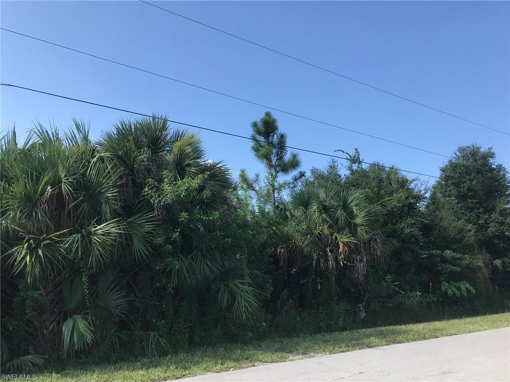 4th AVE NE NAPLES, FL 34120