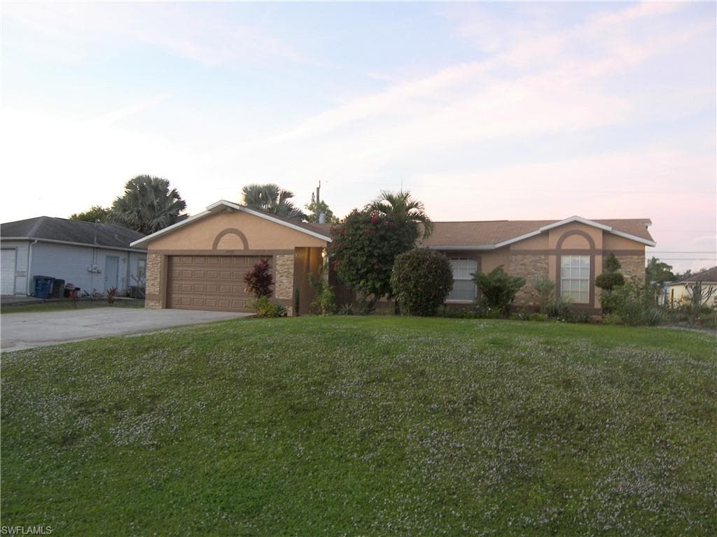 9123 Frank RD FORT MYERS, FL 33967