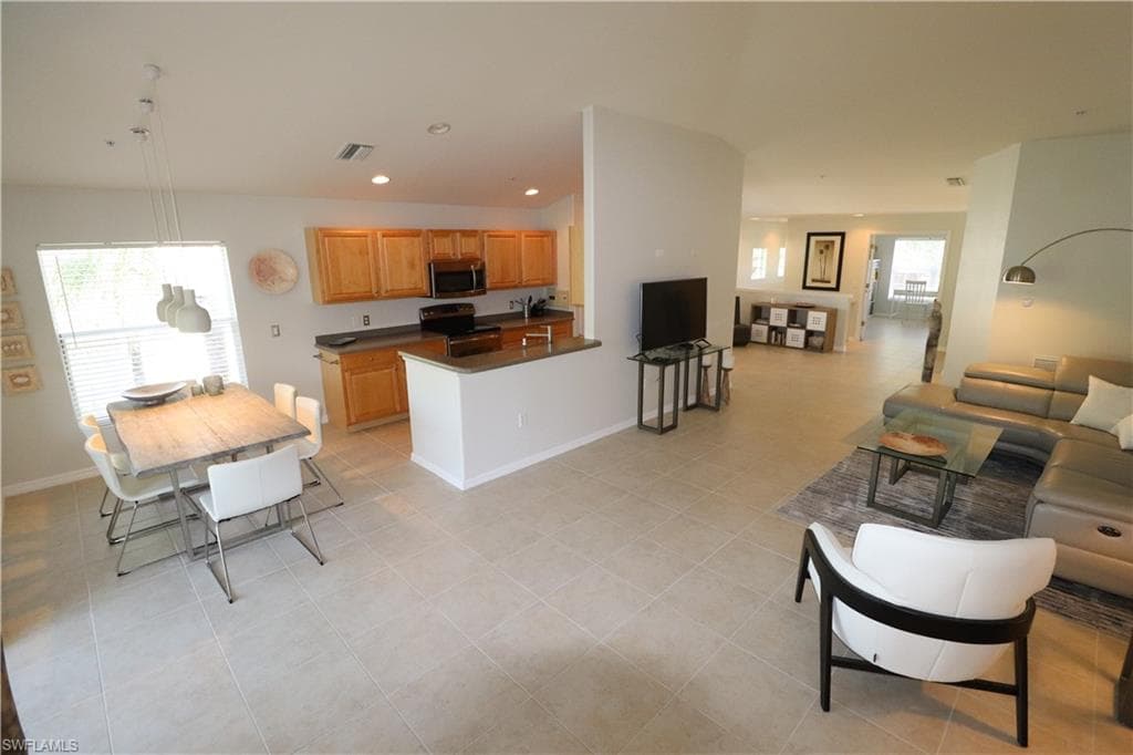 1445 Tiffany LN 201 NAPLES, FL 34105