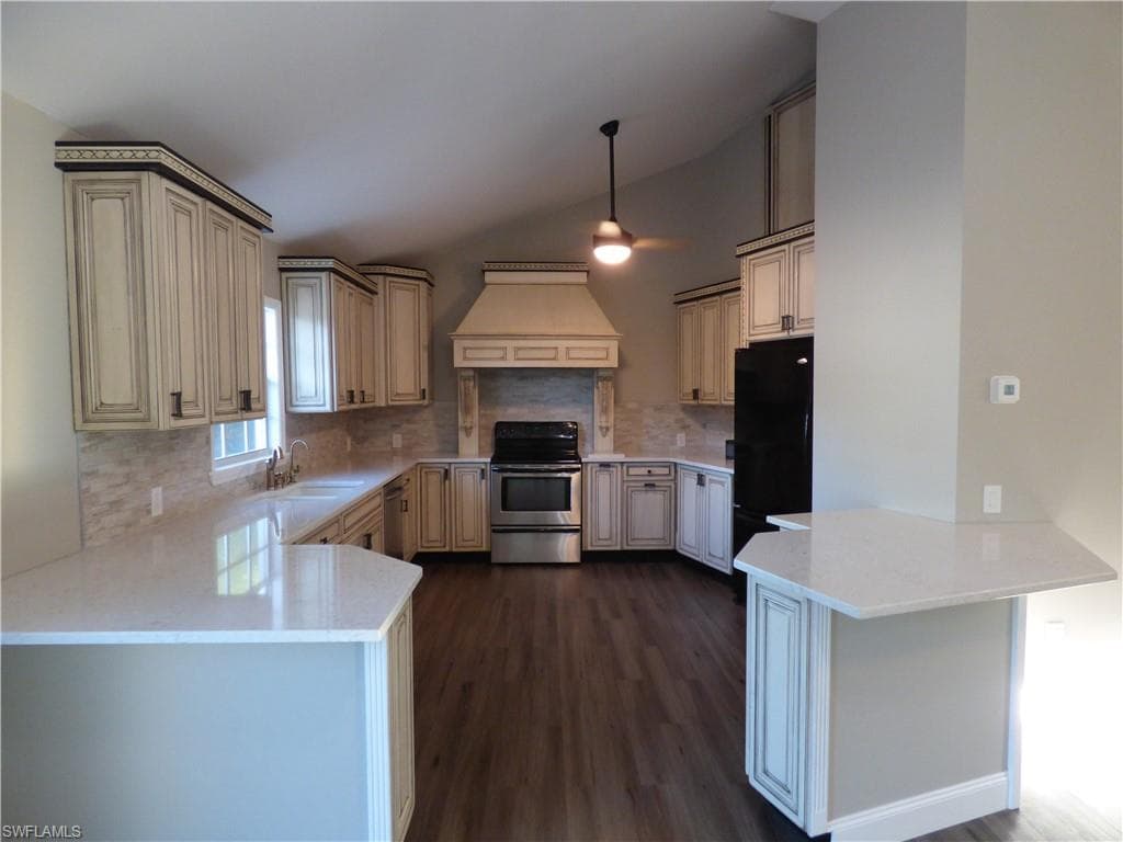 521 Cortez AVE LEHIGH ACRES, FL 33972