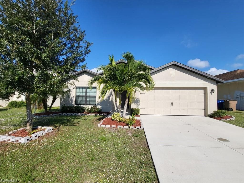 302 Shadow Lakes DR LEHIGH ACRES, FL 33974
