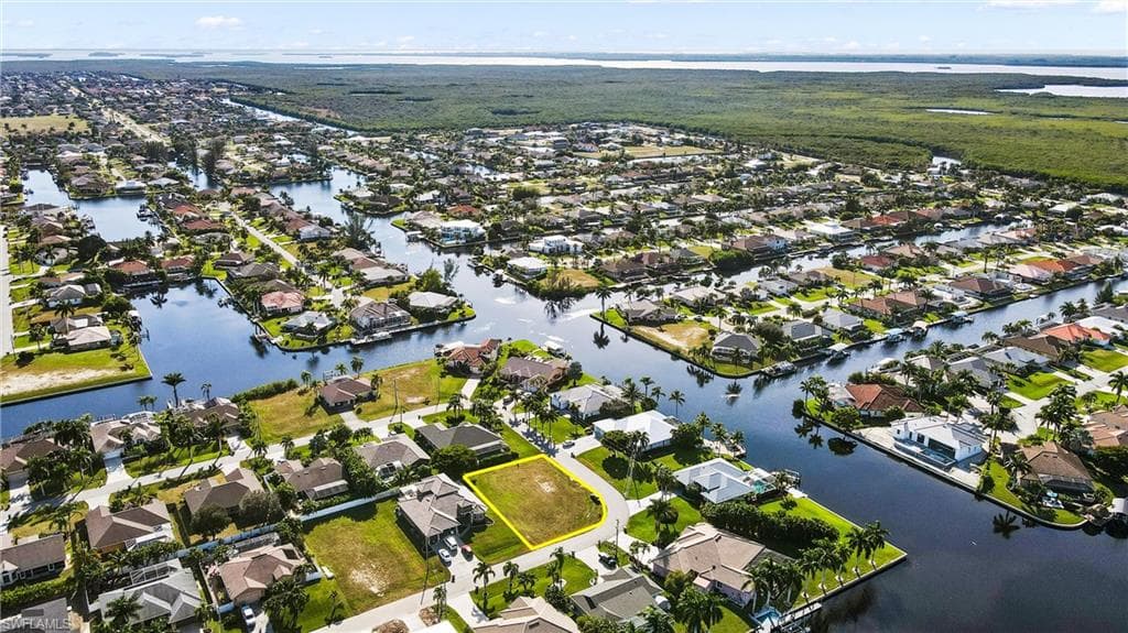 2726 SW 38th ST CAPE CORAL, FL 33914
