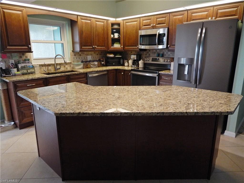 1037 NW 35th PL CAPE CORAL, FL 33993