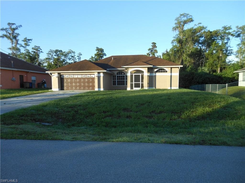 426 La Perouse ST LEHIGH ACRES, FL 33974