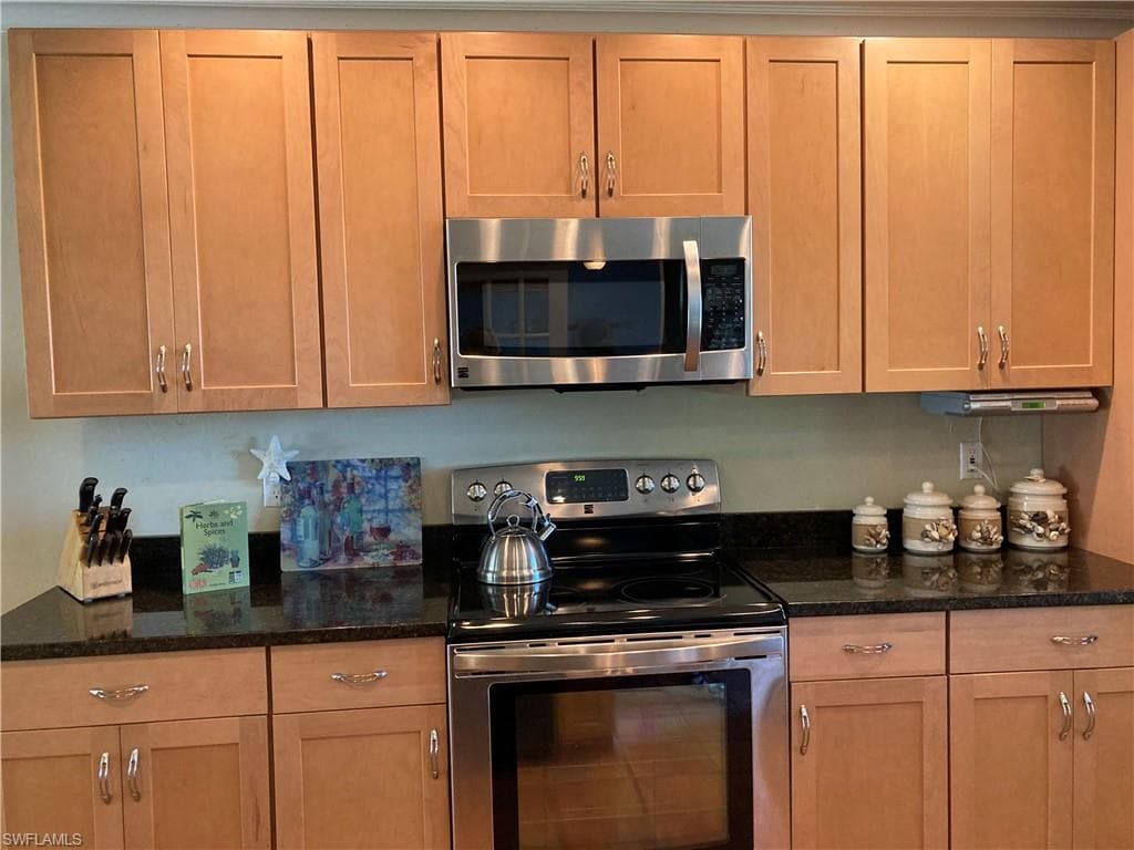 1075 Pine Isle LN 1075 NAPLES, FL 34112