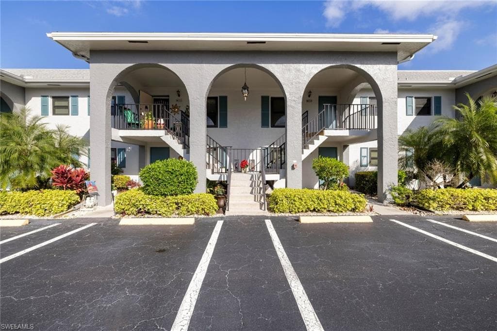 5590 Rattlesnake Hammock RD M-203 NAPLES, FL 34113