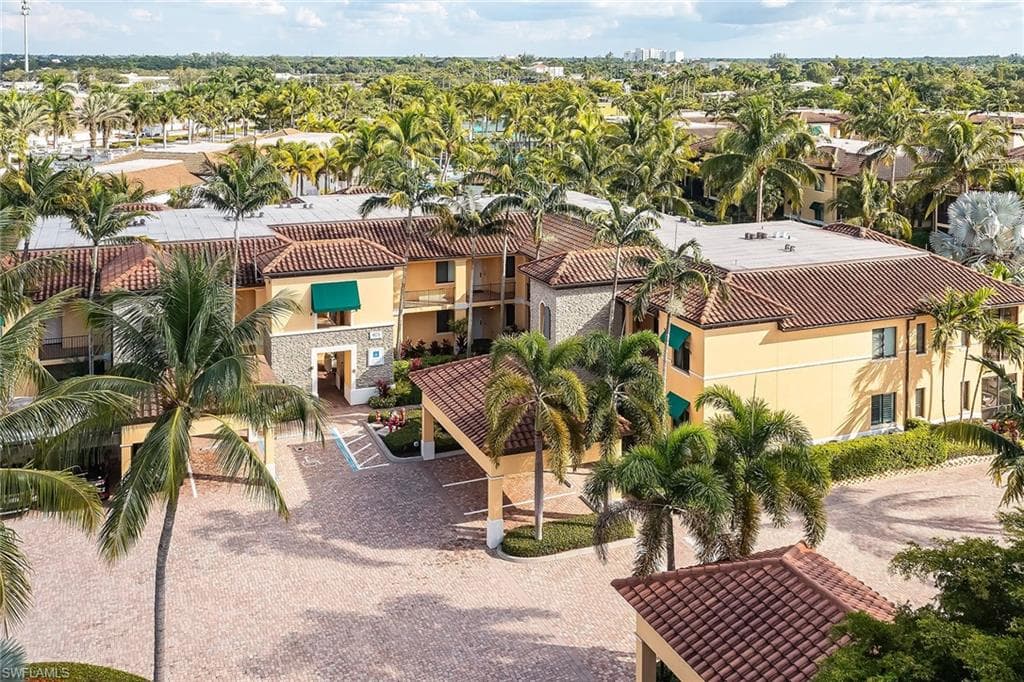 975 Sandpiper ST A-206 NAPLES, FL 34102
