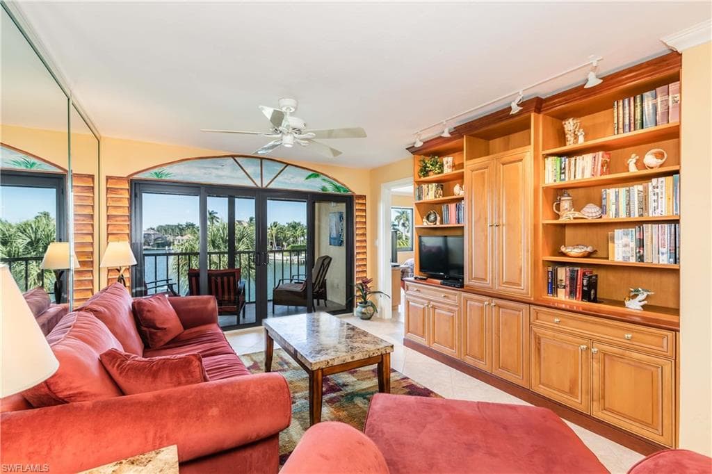 848 Elkcam CIR 305 MARCO ISLAND, FL 34145