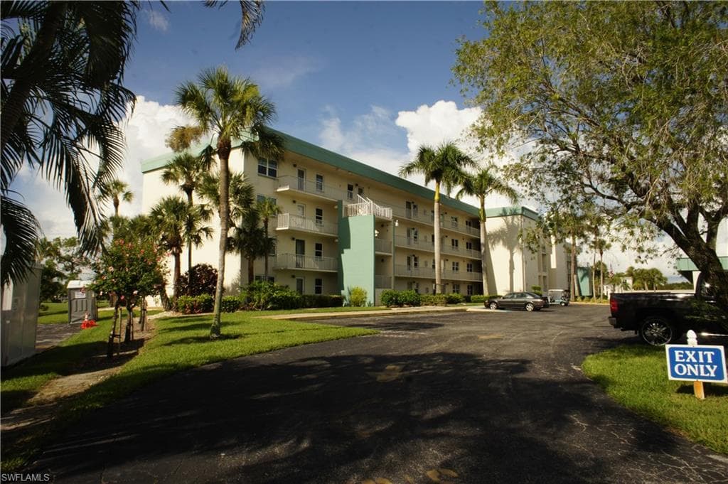 1660 Pine Valley DR 205 FORT MYERS, FL 33907