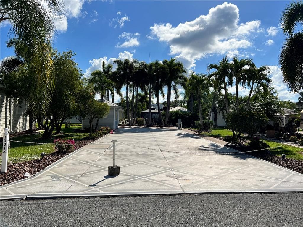 10018 Parkwood DR FORT MYERS, FL 33905