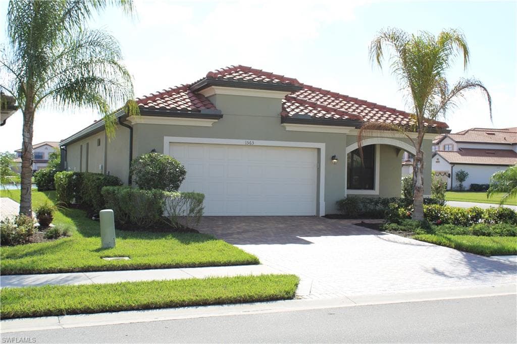 1563 Santiago CIR NAPLES, FL 34113