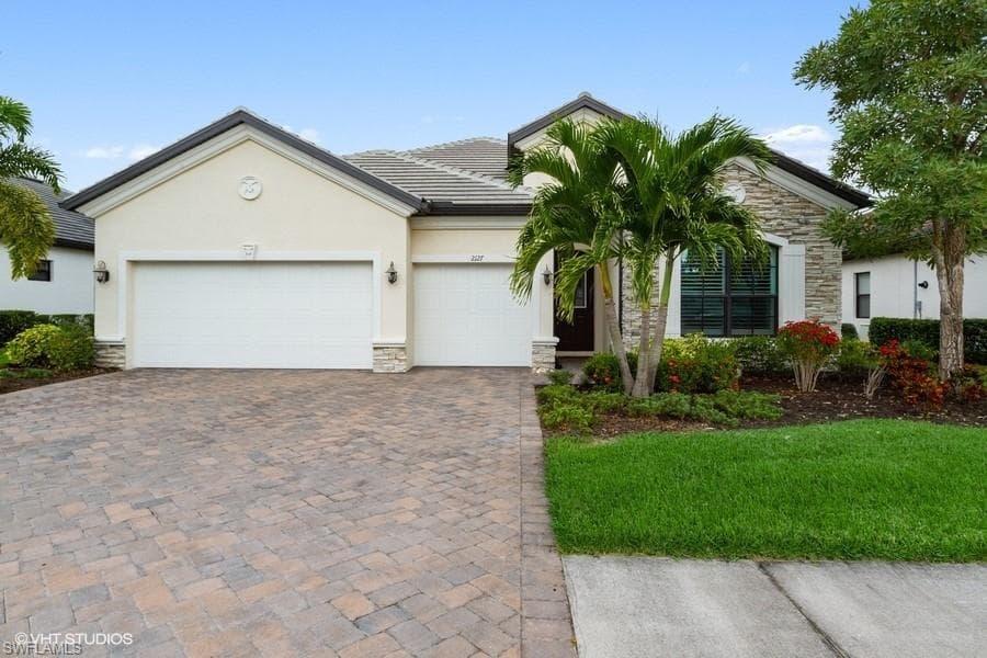 2127 Antigua LN NAPLES, FL 34120