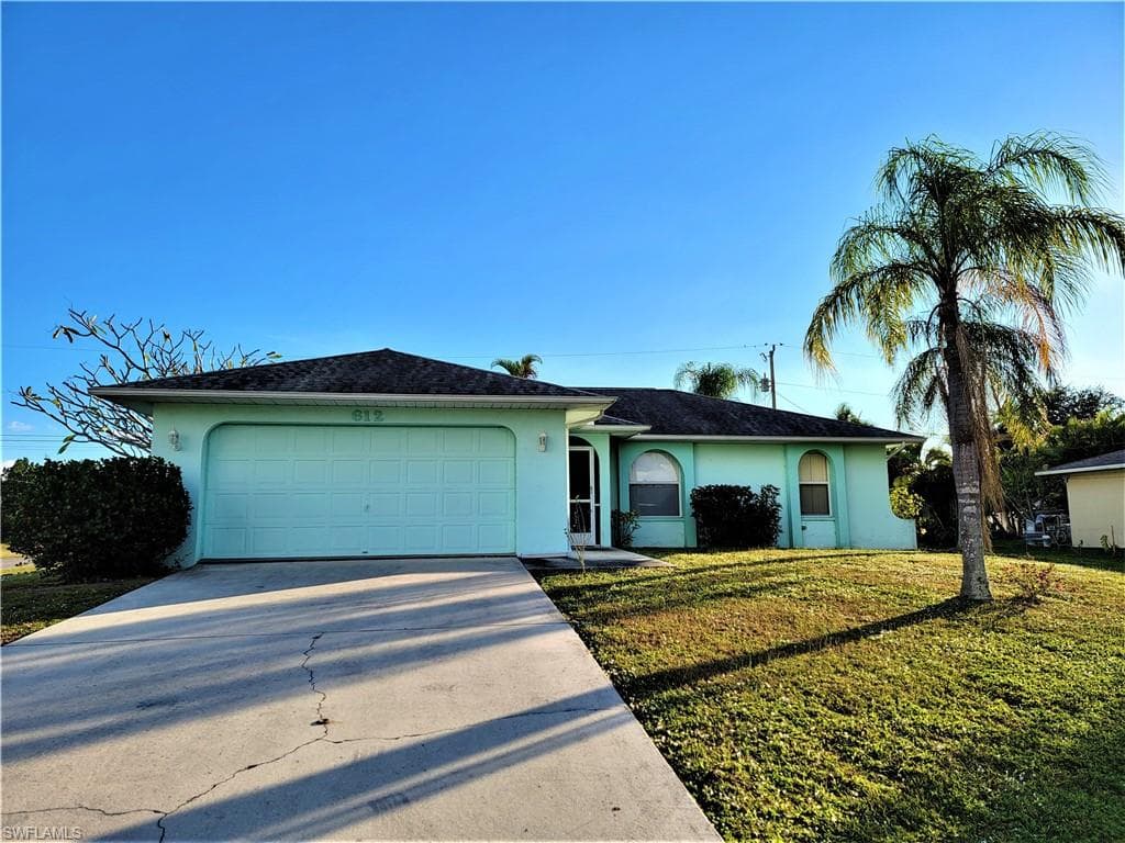 612 SE 25th TER CAPE CORAL, FL 33904