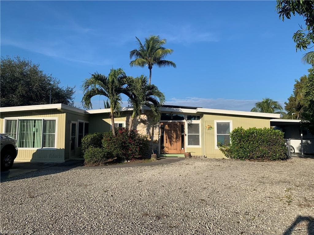 1723 Harbor LN NAPLES, FL 34104