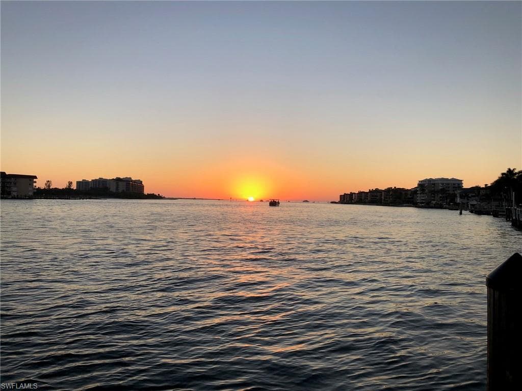 10 Pelican ST E NAPLES, FL 34113