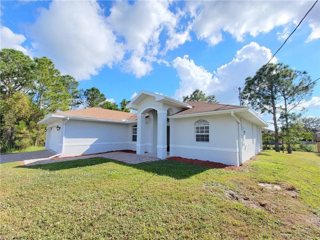 3811 6th ST SW LEHIGH ACRES, FL 33976