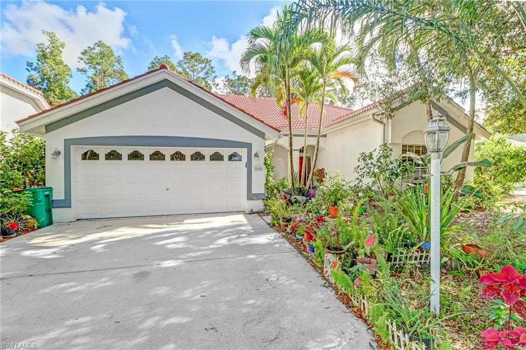 2208 Piccadilly CT NAPLES, FL 34112