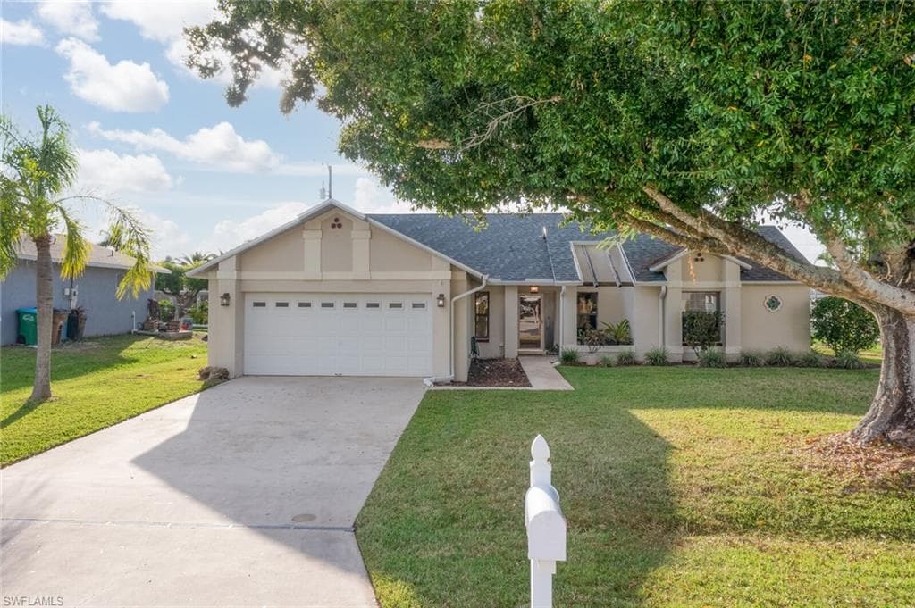 612 8th CT CAPE CORAL, FL 33991