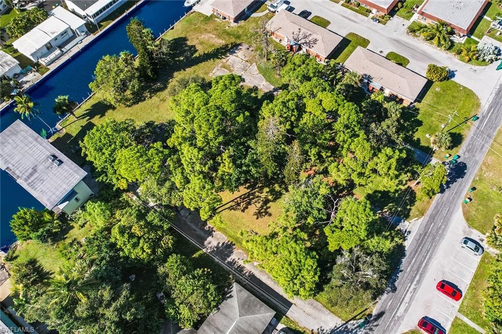 2766 Arbutus ST NAPLES, FL 34112