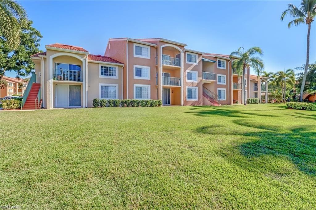 1265 Wildwood Lakes BLVD 208 NAPLES, FL 34104