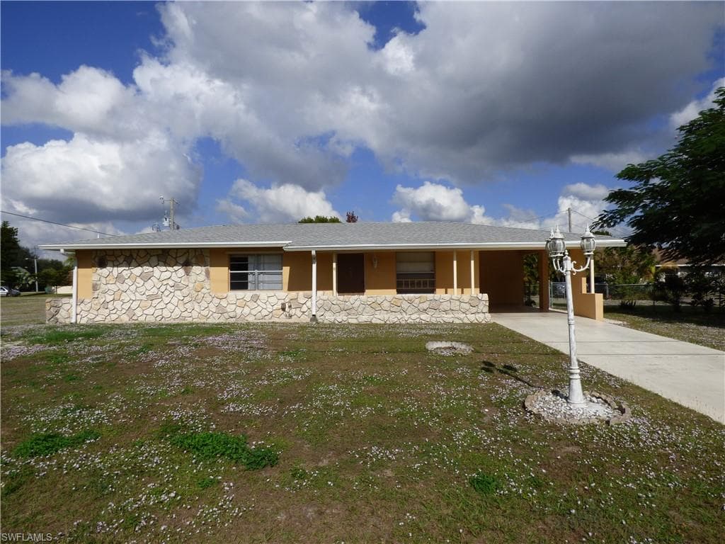 405 E 3rd ST LEHIGH ACRES, FL 33936