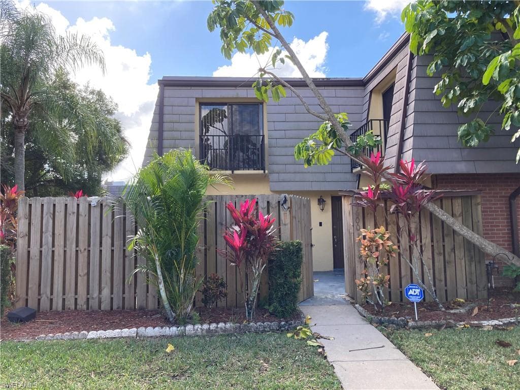 1600 Park Meadows DR 1 FORT MYERS, FL 33907