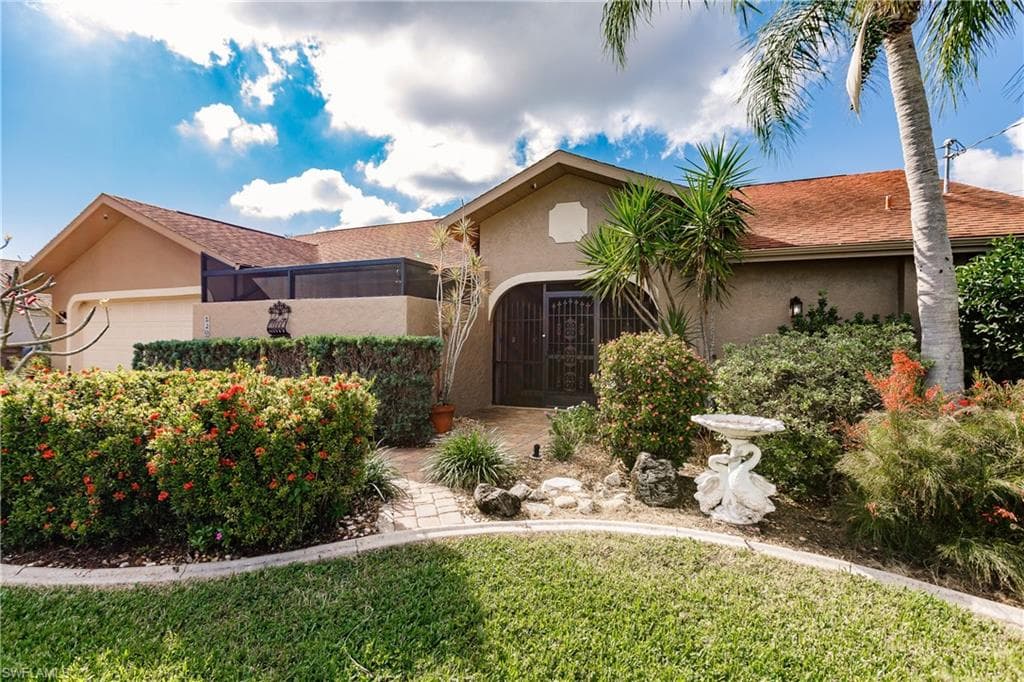 520 SE 17th PL CAPE CORAL, FL 33990