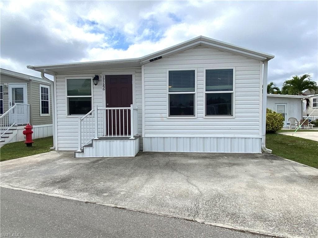 17186 Fostoria LN FORT MYERS, FL 33967