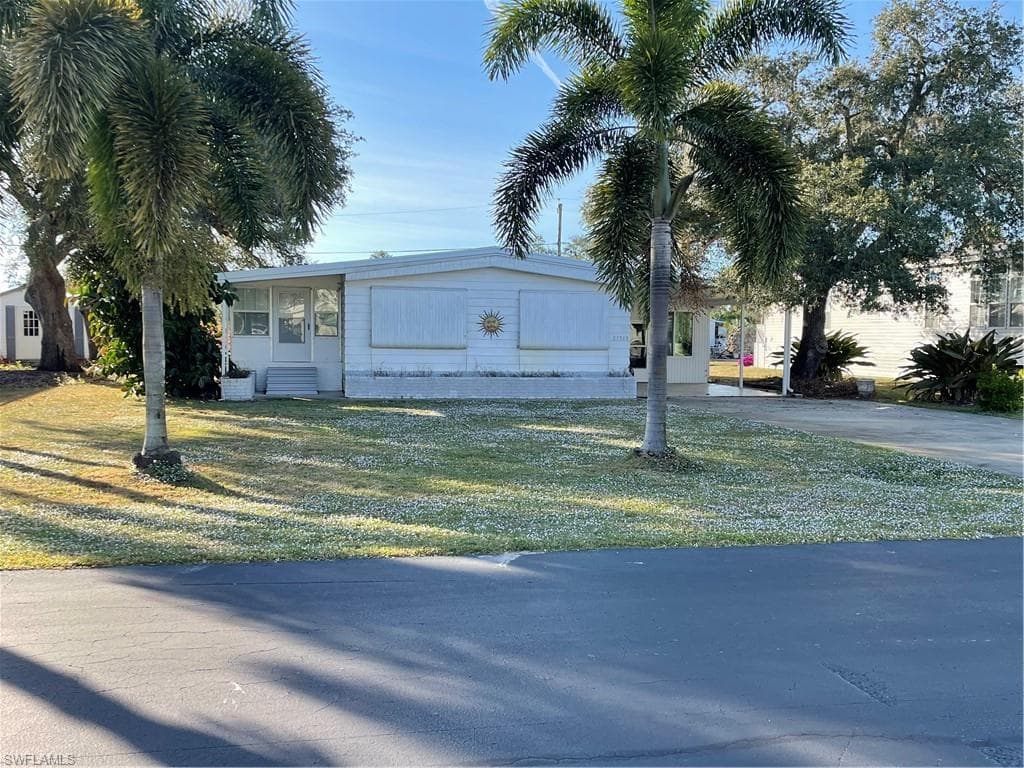 27380 Valois DR BONITA SPRINGS, FL 34135