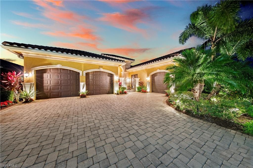2753 Crystal WAY NAPLES, FL 34119