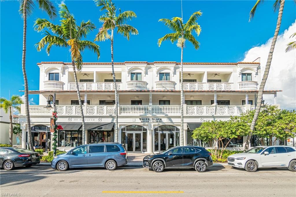 555 5th AVE S PH-1 NAPLES, FL 34102