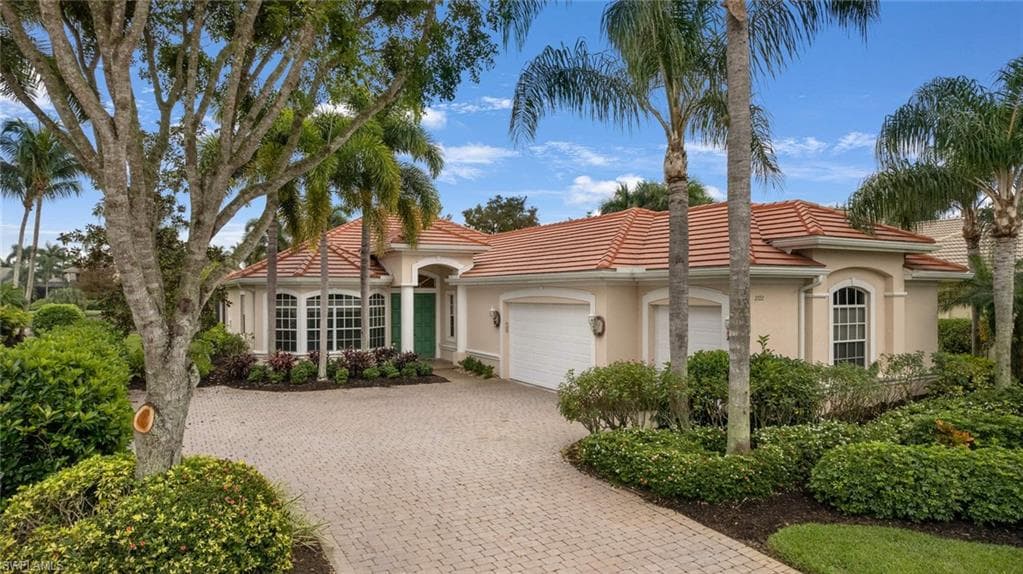 2722 Olde Cypress DR NAPLES, FL 34119